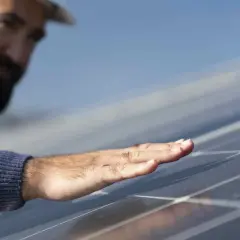 Jak zamocować panele fotowoltaiczne na dachu?