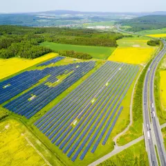 Co lepsze solary czy fotowoltaika – porównanie kosztów, zalet i wad dla domu