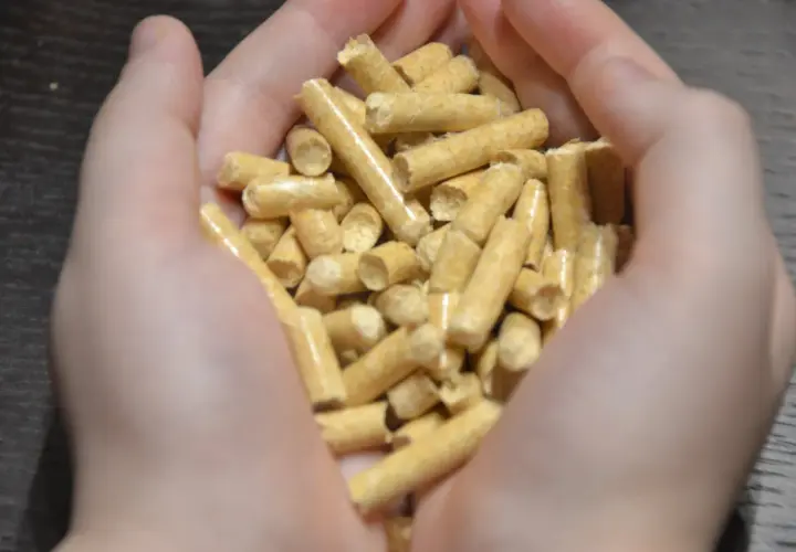 Czy pellet to paliwo stałe? Dowiedz się o jego właściwościach i zastosowaniu