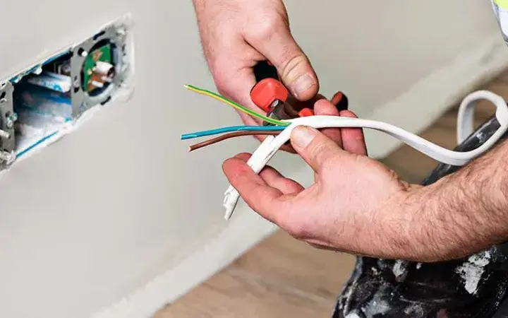 Cena usługi elektryka Kwoty za prace