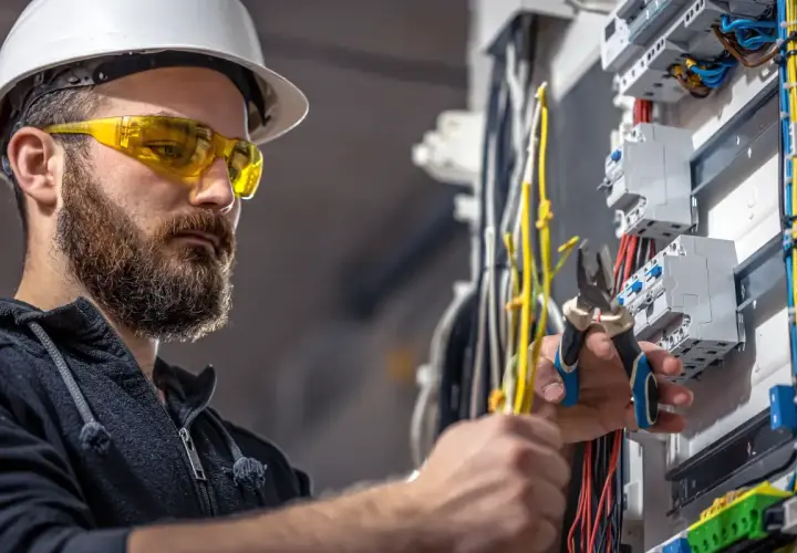 Ile zarabia elektryk na kopalni? Zaskakujące fakty o wynagrodzeniu