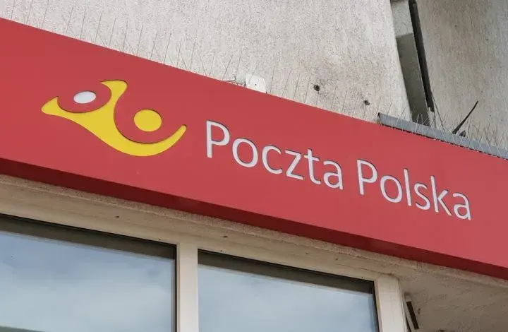 Jakie są koszty i procedura opłaty za przelew na poczcie? 