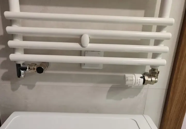 Jak zamontować grzałkę do grzejnika łazienkowego: poradnik instalacji krok po kroku
