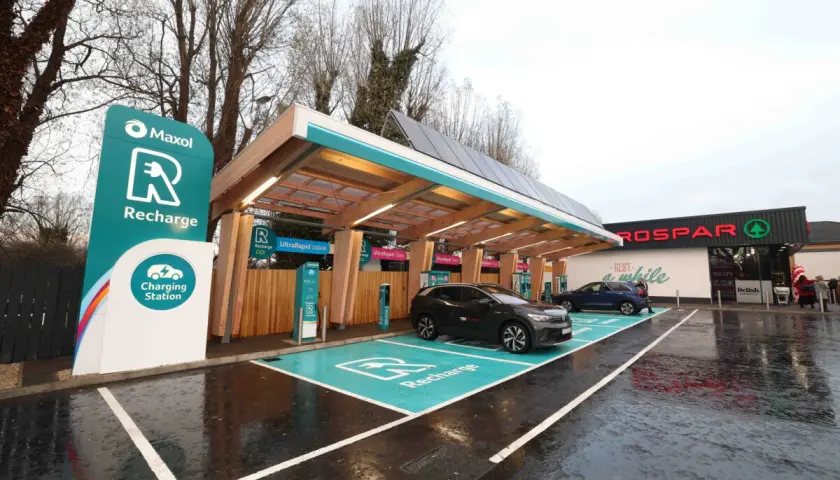 Dlaczego Twoja firma powinna rozważyć carport fotowoltaiczny?