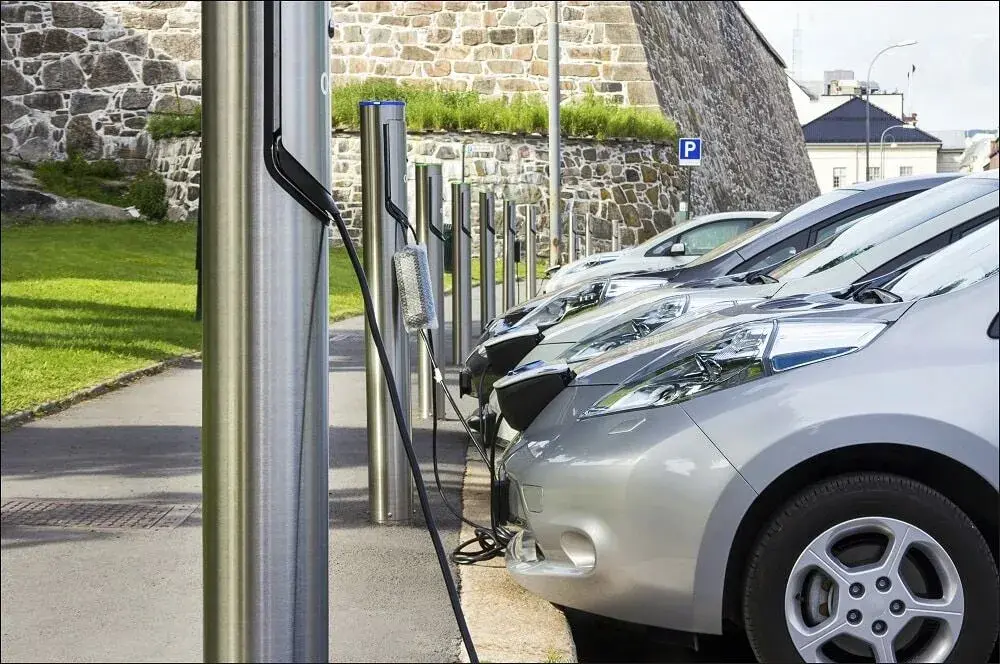 Ile Kosztuje Przejechanie 1 km - Koszt 100 km Elektrycznym Samochodem