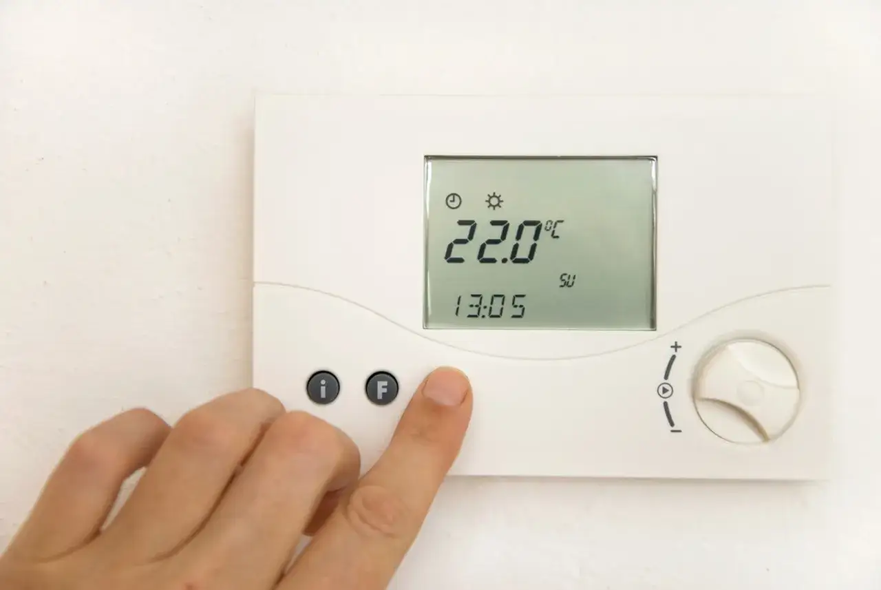 Zdjęcie Jak prawidłowo ustawić temperaturę na grzejniki pellet, by oszczędzać energię