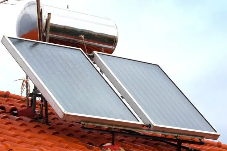 Zdjęcie Ile Kosztują Solary - Wydatek na Montaż Dachu Solarnego